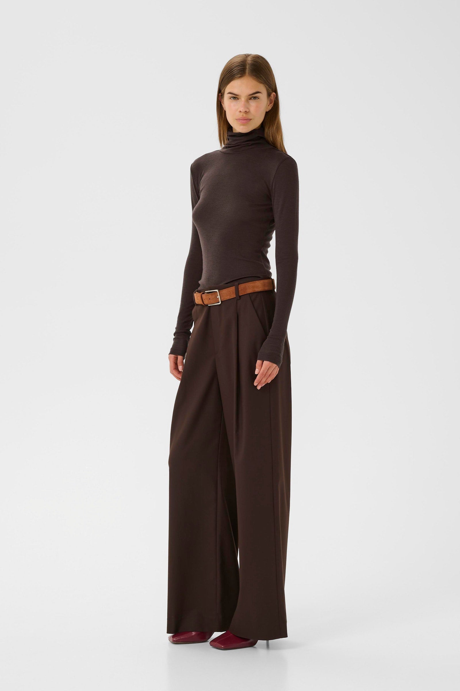 Ninia roll neck turtle top