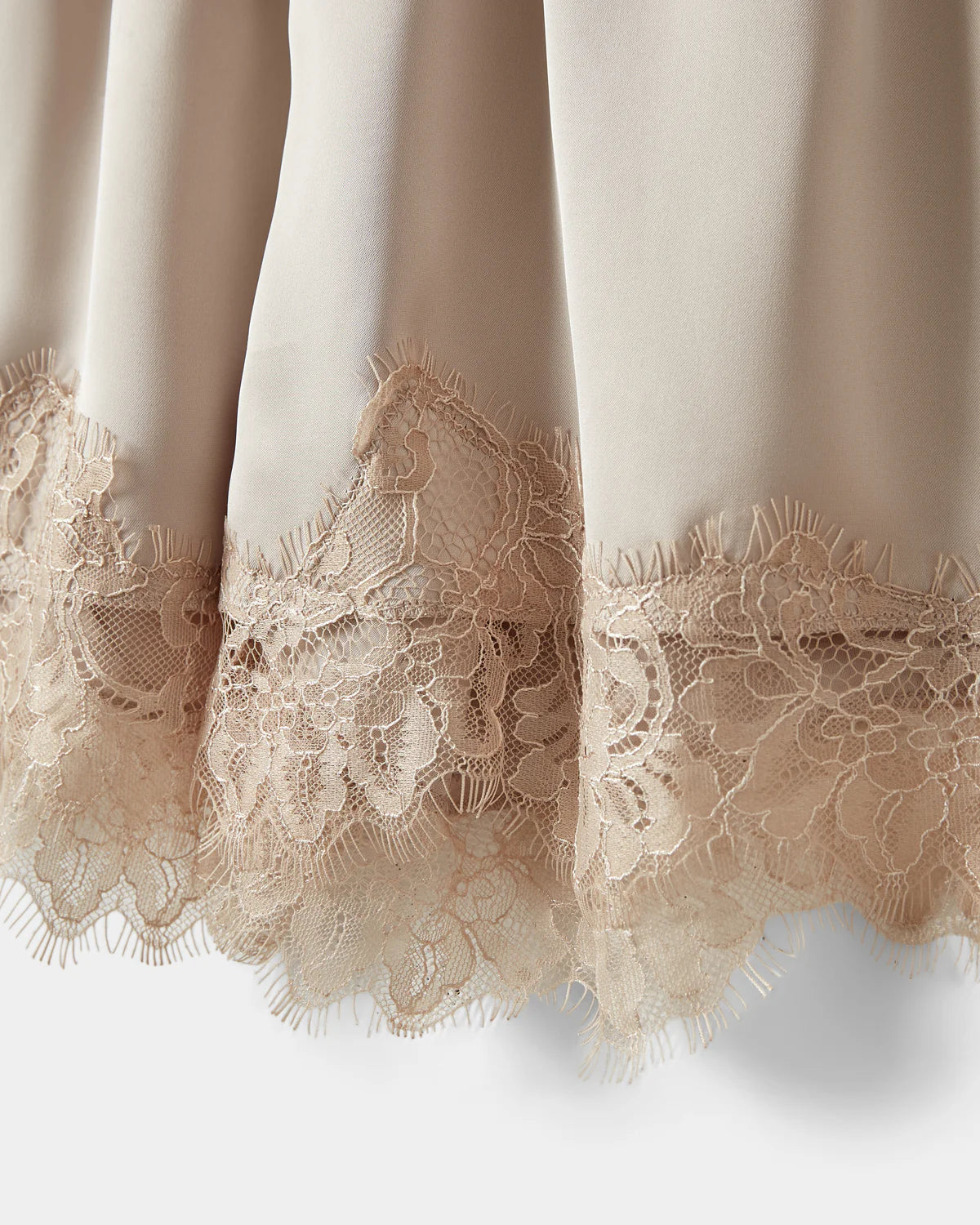 Vada lace detailed short | Feather Gray