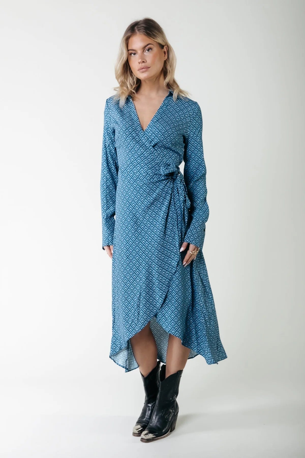 Lea Geo wrap midi dress - blue
