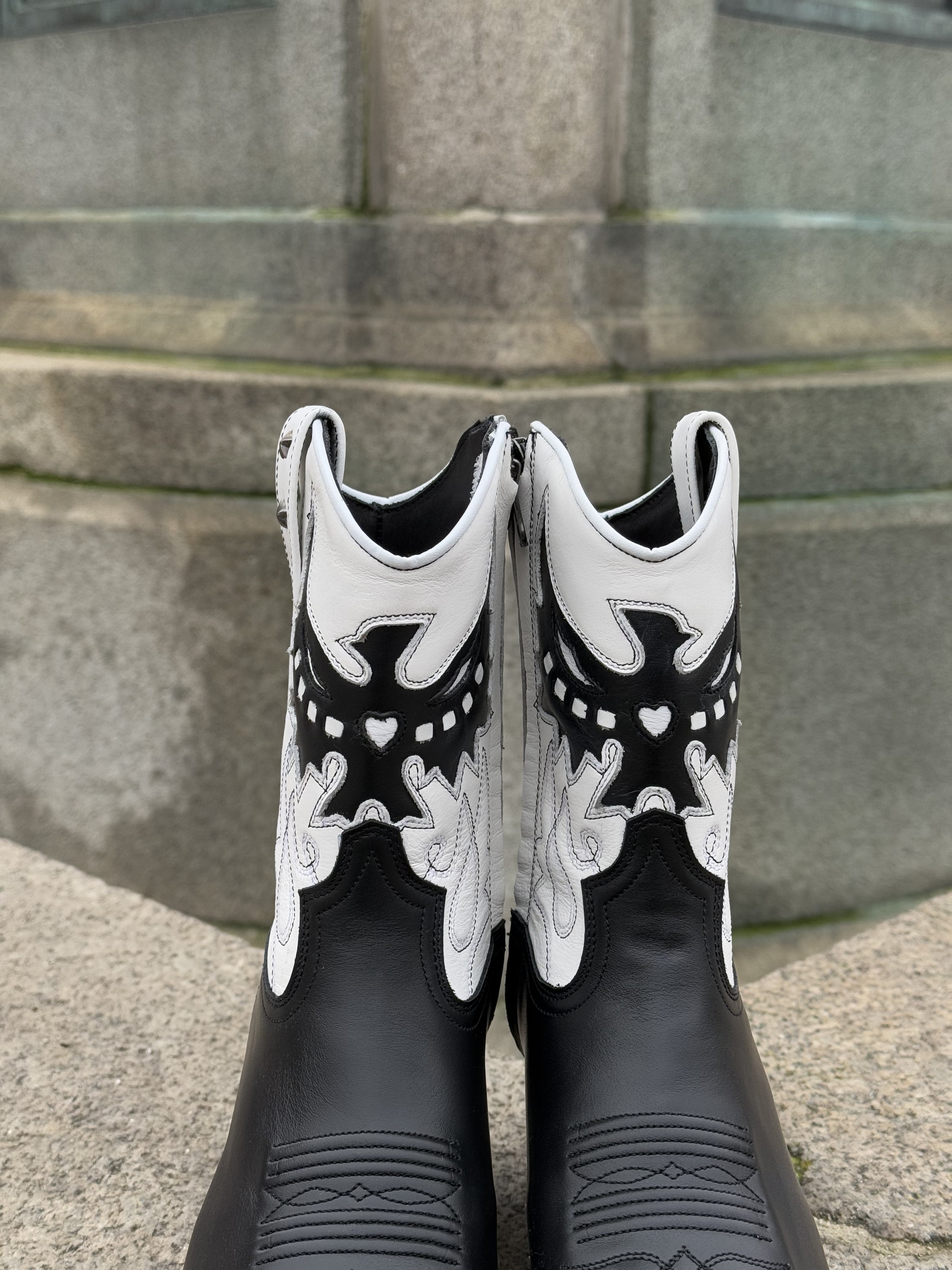 Lia ankle boots - black/white