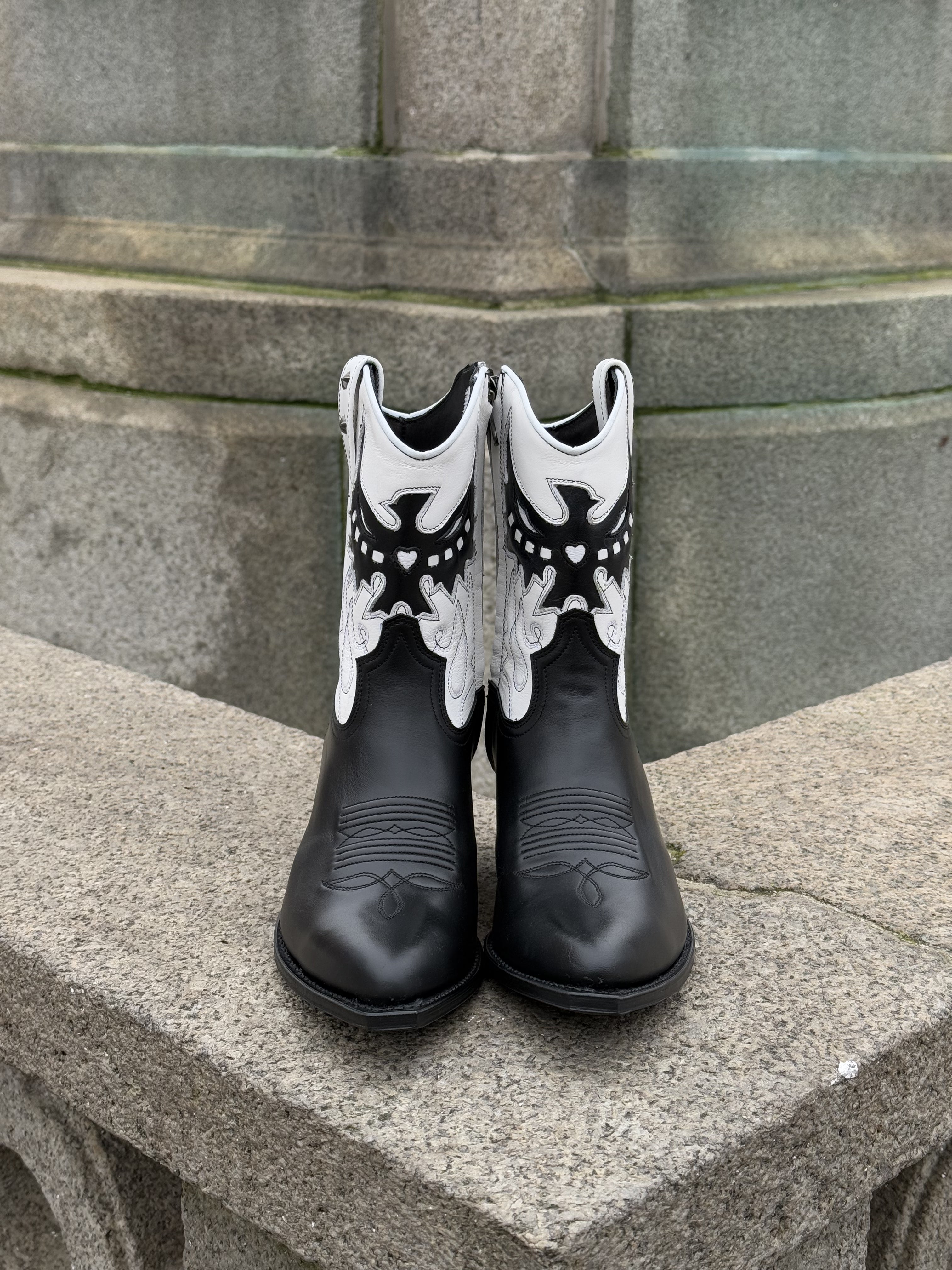 Lia ankle boots - black/white