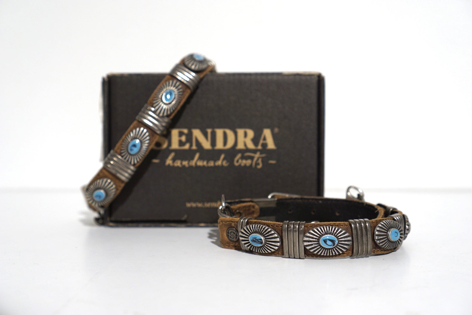 Sendra spores - light brown with turquoise concho