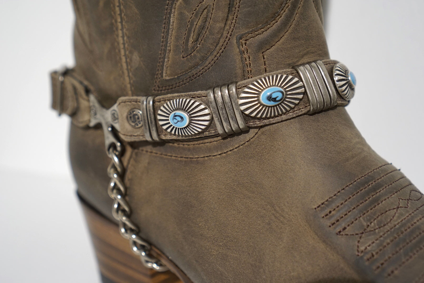 Sendra spurs - taupe with turquoise conchos