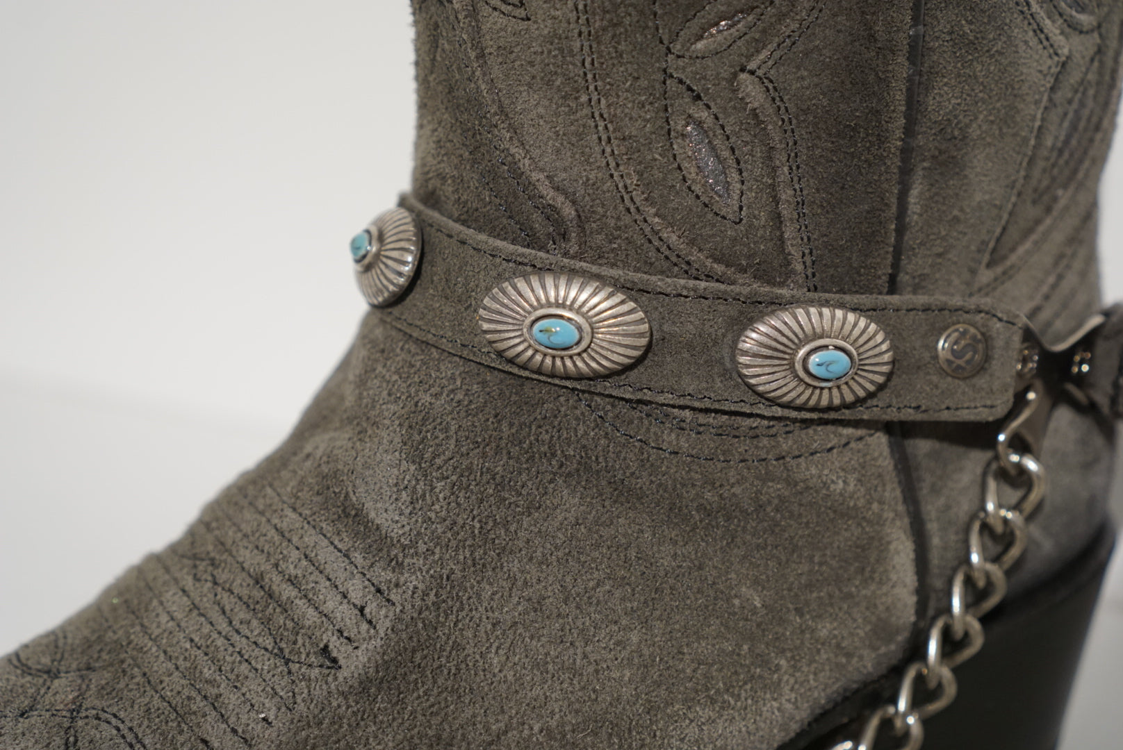 Sendra spurs - anthracite with turquoise accents