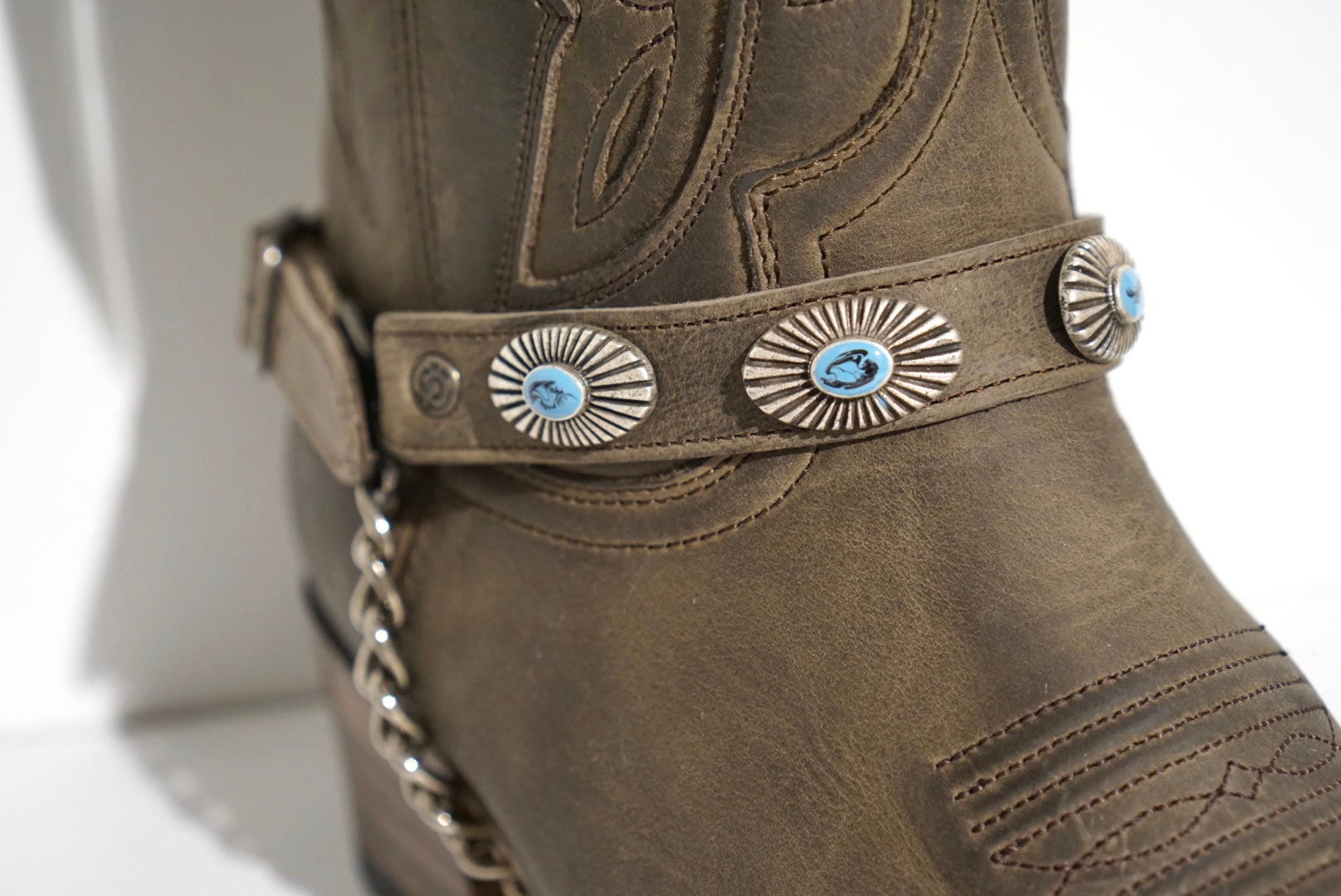 Sendra spurs - taupe with turquoise accents