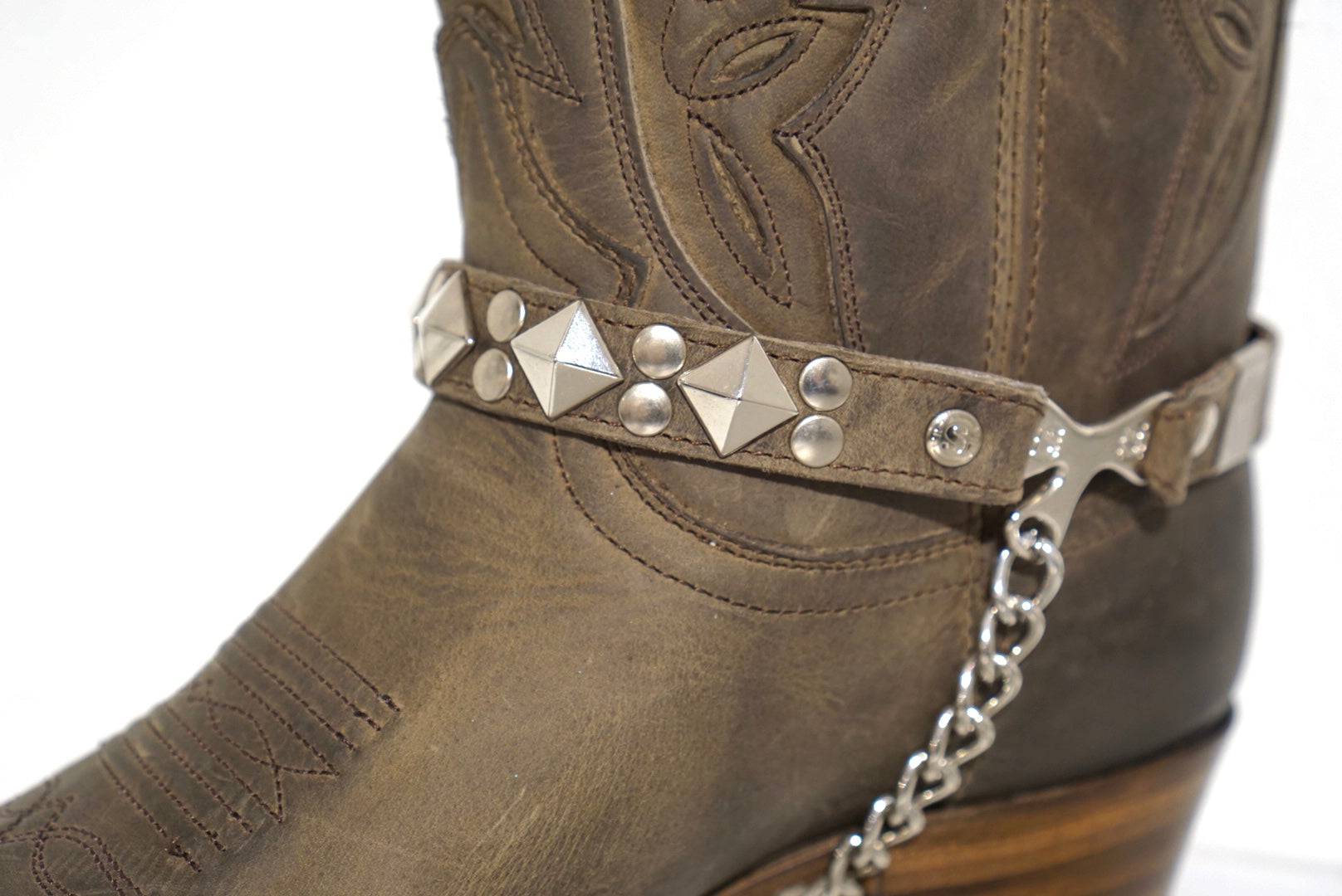 Sendra spurs - taupe with silver studs