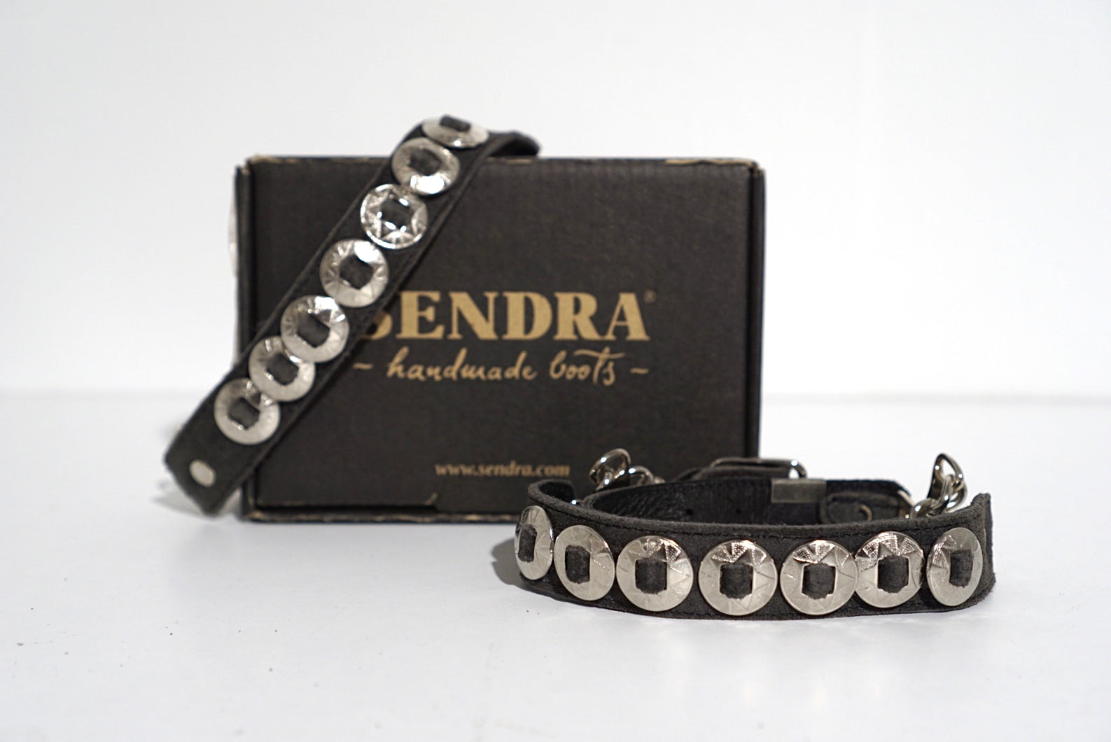 Sendra spurs - anthracite with silver circles/stars