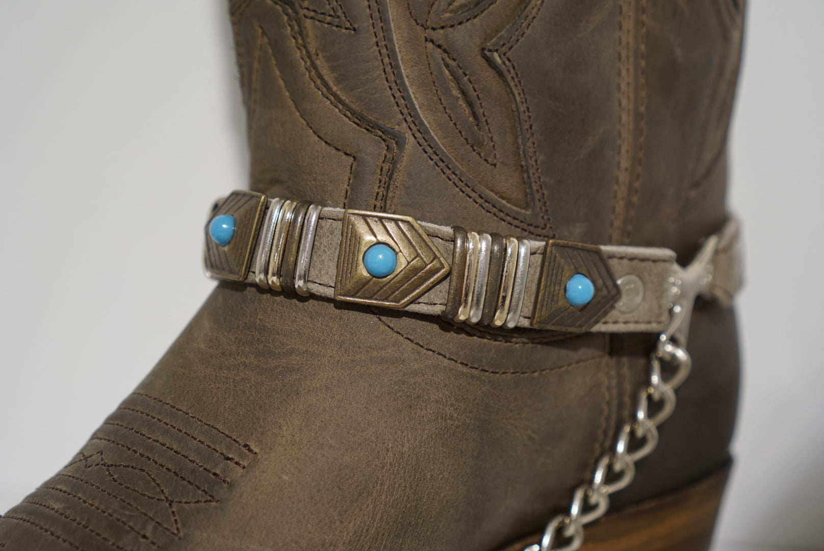 Sendra spurs - taupe, silver/gold with turquoise stones