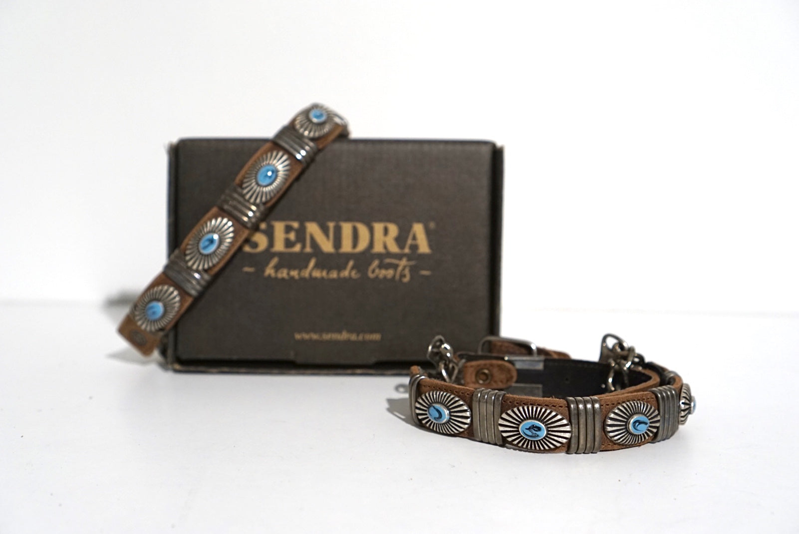 Sendra spores - dark brown with turquoise concho