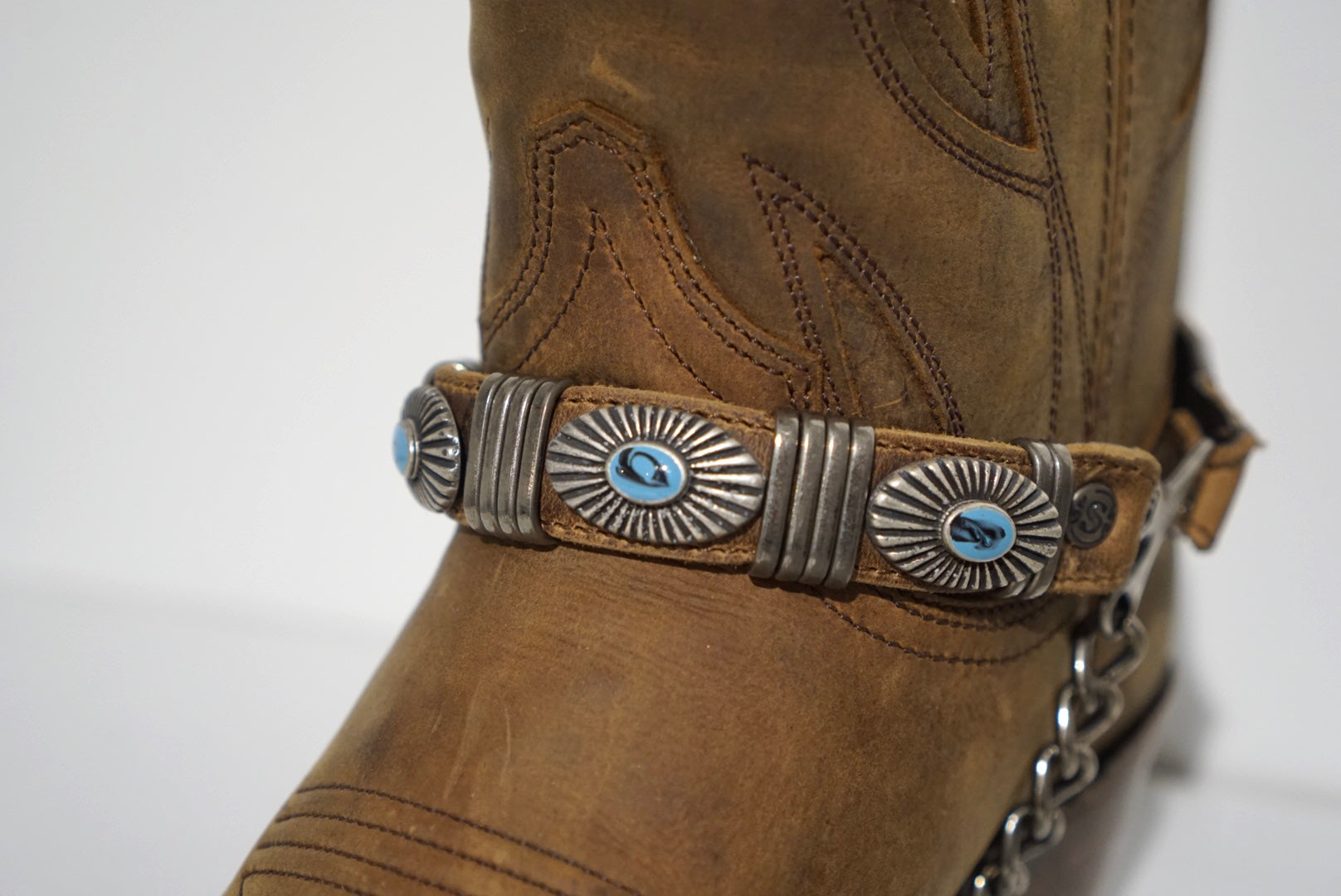 Sendra spores - light brown with turquoise concho