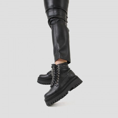 Groov-y Chunky Zipper boots