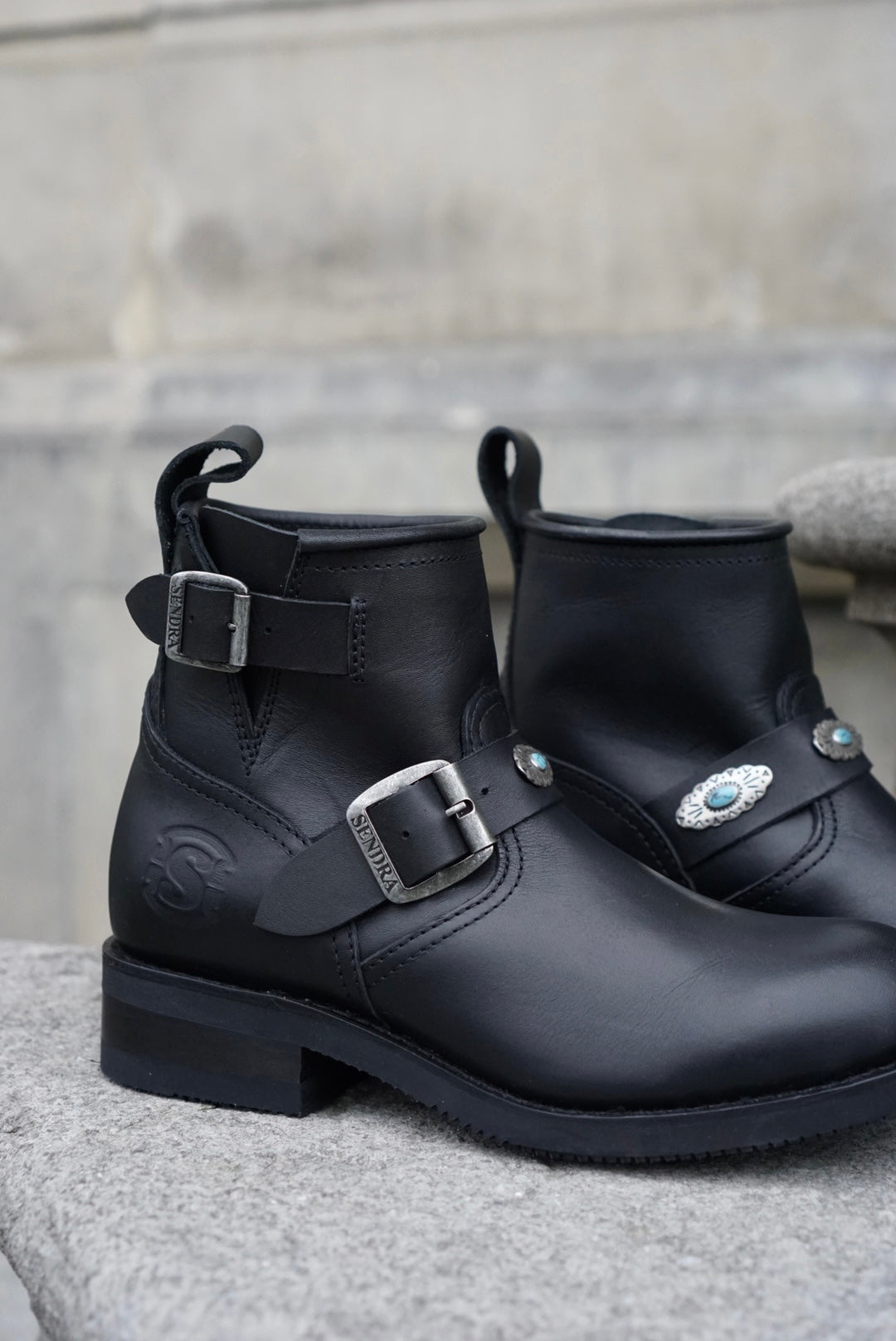 Sendra biker boots turquoise conchos - black