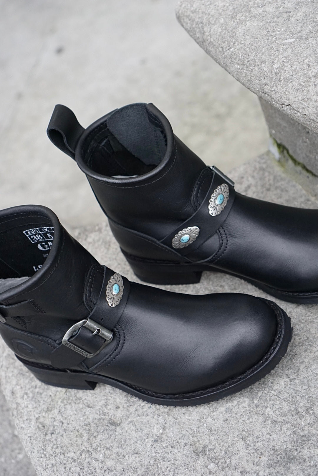 Sendra biker boots turquoise conchos - black