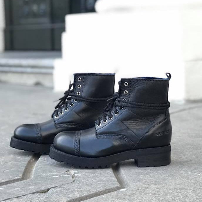 Lace-up boots