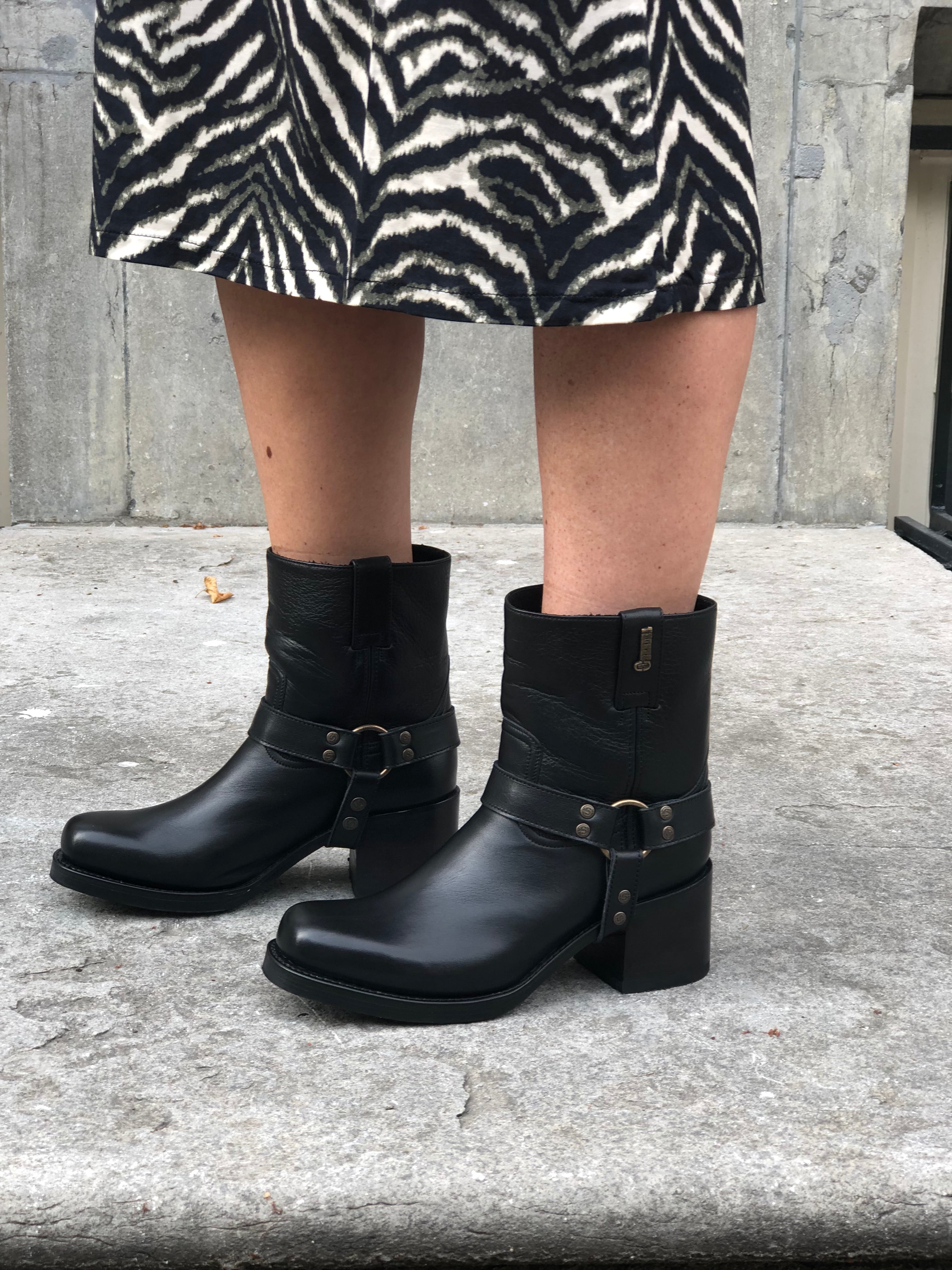 Kiks boots short - black