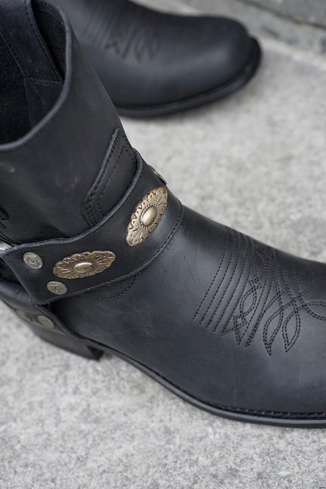 Roel boots concho's - black